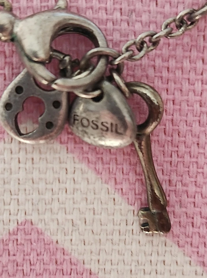 Fossil 18 дюймов кожаная веревка ожерелье с фирменный замок ключ и сердце подвеска F/S - Изображение 4 из 4