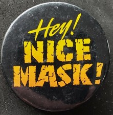 VINTAGE NICE MASK PIN PINBACK BUTTON 