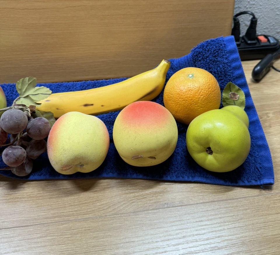 10 Piece Lot of Vintage Realistic Looking Ceramic Fruit Made in Japan READ - Image 4 of 4