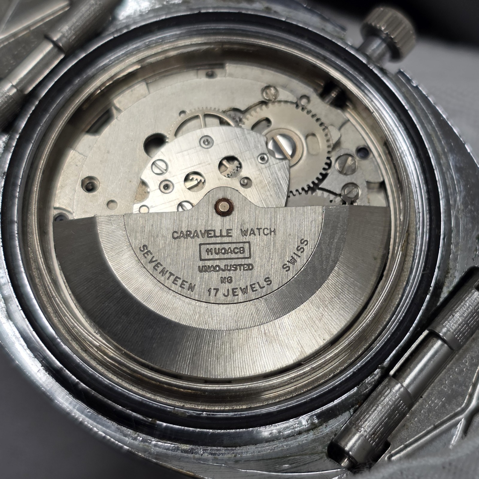 VINTAGE 1975 MENS CARAVELLE 11UOACB 17J SWISS AUTOMATIC DAY DATE WATCH BLUE DIAL