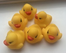 6 x PATRA in plastica GOMMA galleggiante bagno tempo giocattolo per bambini anatra corsa anatra regalo