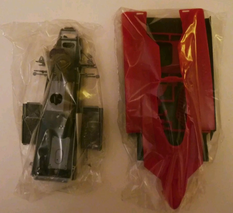 Ferrari 126 C2 Villeneuve kit Revell 1/12 - Immagine 2 di 4