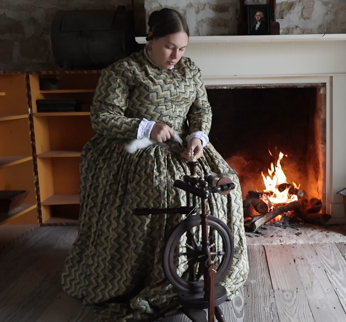 Vestido de algodón cosido a mano reproducción años 1840