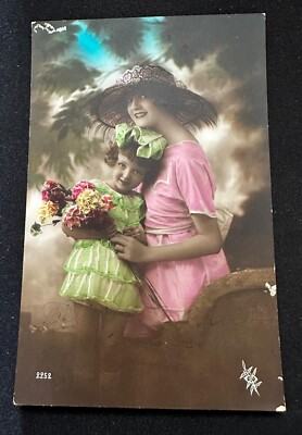 Vintage beautiful postcard 1920's mother and daughter, postal madre e hija