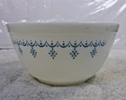 Vintage Pyrex Snowflake Garland Mixing Bowl #402  1 1/2 Quart