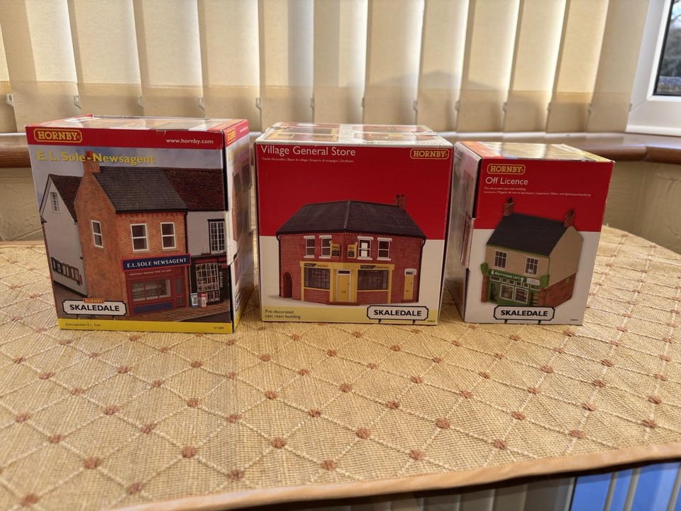 French Hornby 0 Gauge Stations Démontable Nos 20 Monaco and 21 Bordeaux