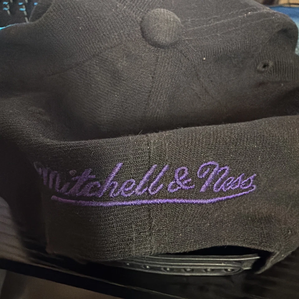 Phoenix Suns Mitchell & Ness Equipo NBA Gancho Snapback Sombrero - Negro/Púrpura Foto 2 de 4