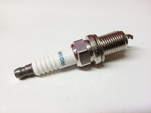 Genuine Toyota 2.4L 3.0L 3.3L 4.7L Iridium OEM Spark Plug see chart 90080-91180