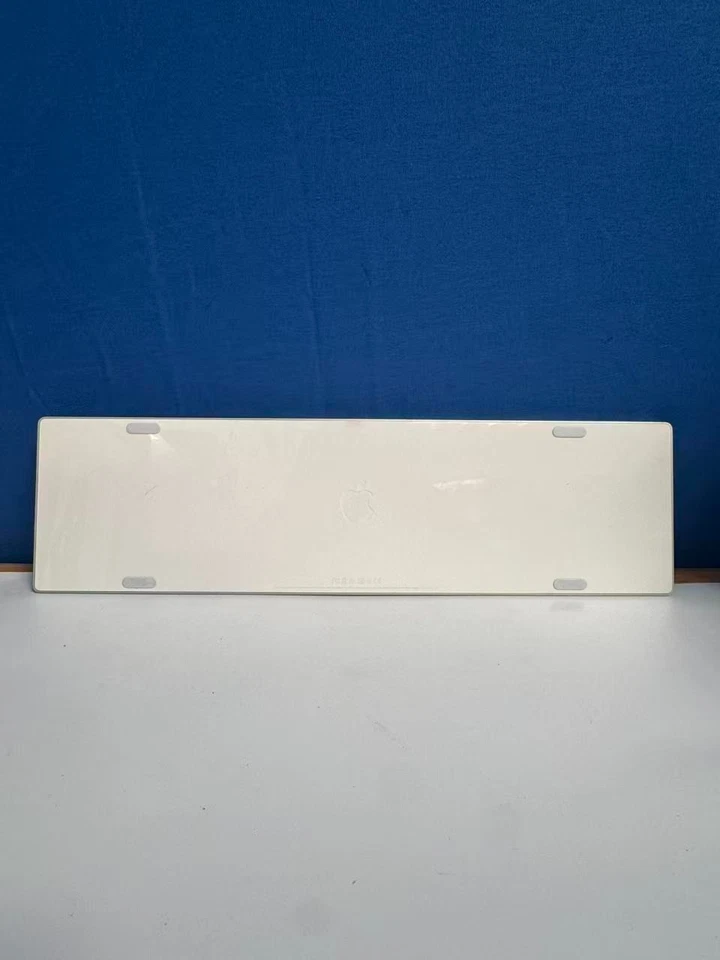 Apple Magic (MQ052LL/A) Wireless Keyboard with Numeric Pad - Silver - Image 4 of 4