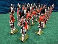 Steadfast Scottish Highlanders x22 Rare Vintage British Traditional Toy Soldiers