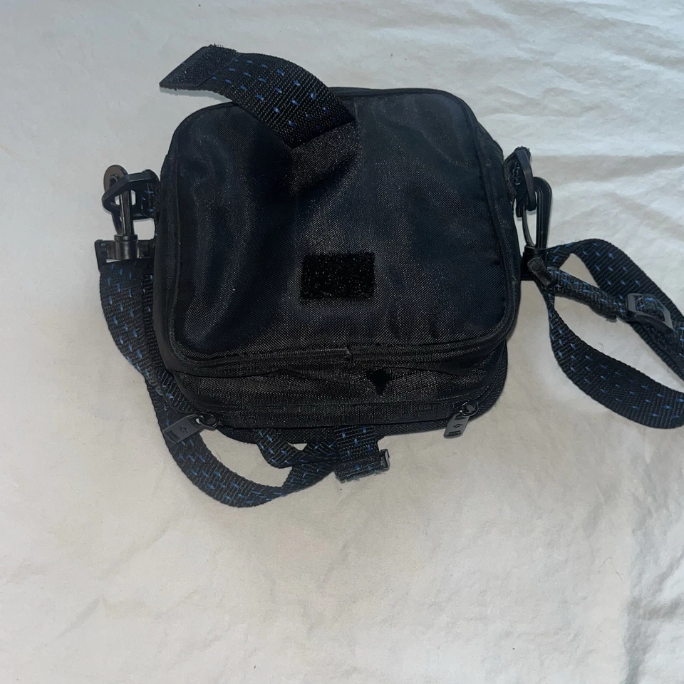 Samsonite Small Black Padded Camera Bag Case Strap & Several Compartments - Image 4 of 4