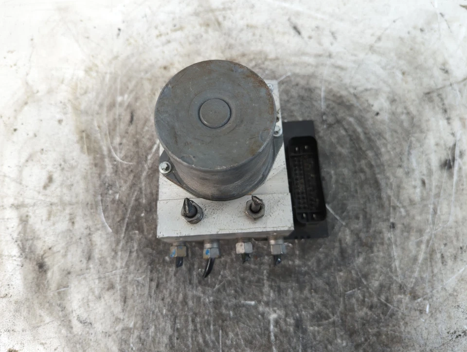 Módulo de control de bomba ABS Jeep Liberty 2012-2012 VNZU1 Foto 3 de 4