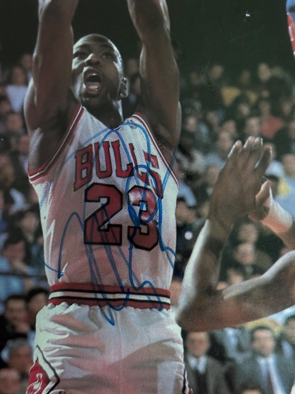 1988 Hoop Magazine Michael Jordan Autographed Vol #15 MINT PSA 9 AUTO 7 view 3