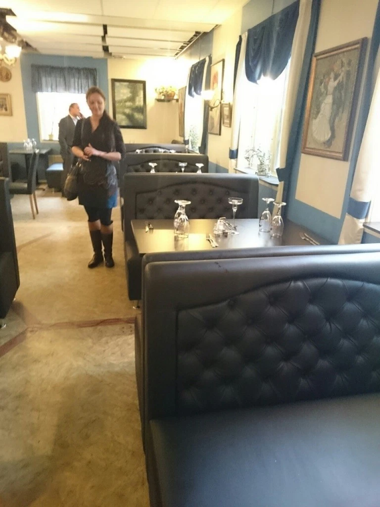 Chesterfield sofas for restaurants deals