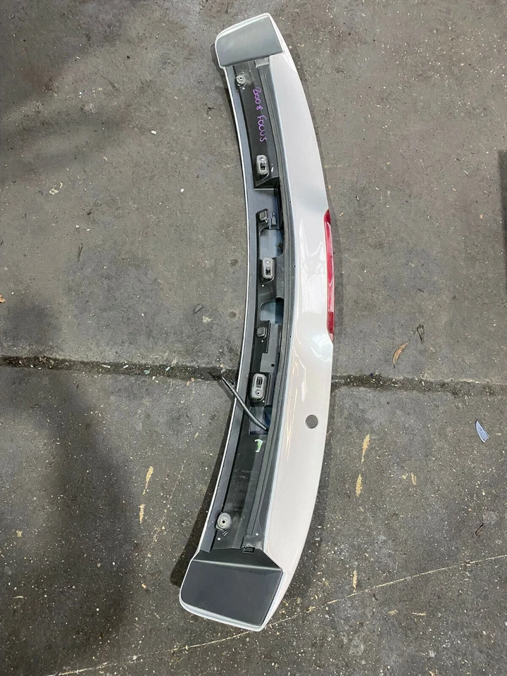 Ford Focus Zetec 2008 alerón puerta trasera DW1 Foto 2 de 2