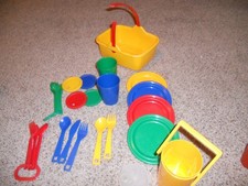 Vintage Tupperware Mini-Serve-It Children  s Play Picnic 1970's lot