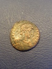 Antike gold-bronze-farbende Münze aus der Blütezeit des römischen Kaiserreichs!