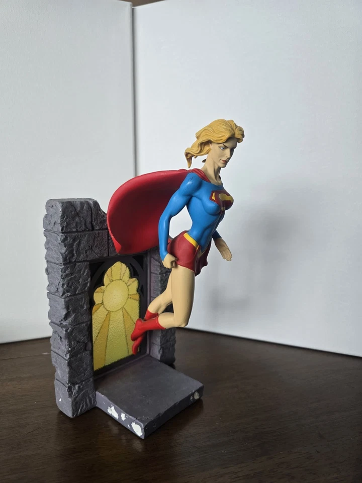 SUPERGIRL - Estatua limitada #1079/2000 10,25"" porcelana fundida en frío por DC Direct Foto 2 de 4