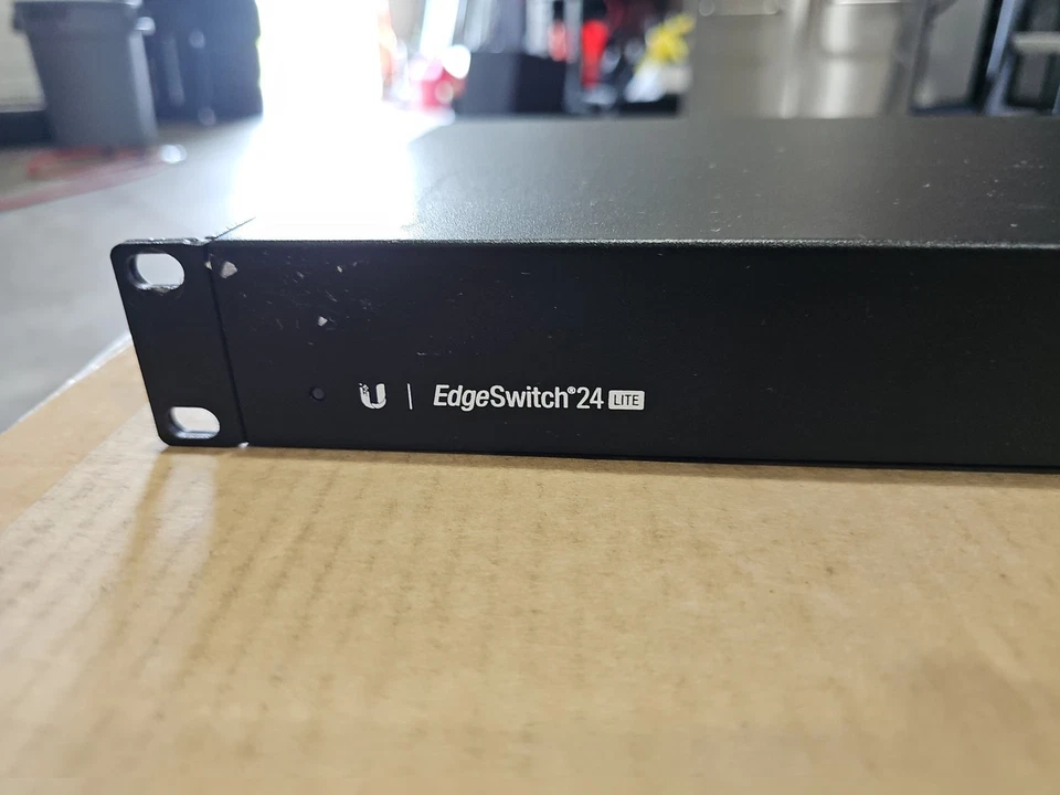 Ubiquiti Networks ES-24-LITE 24 Port Rack Mountable Ethernet Switch - Image 2 of 3