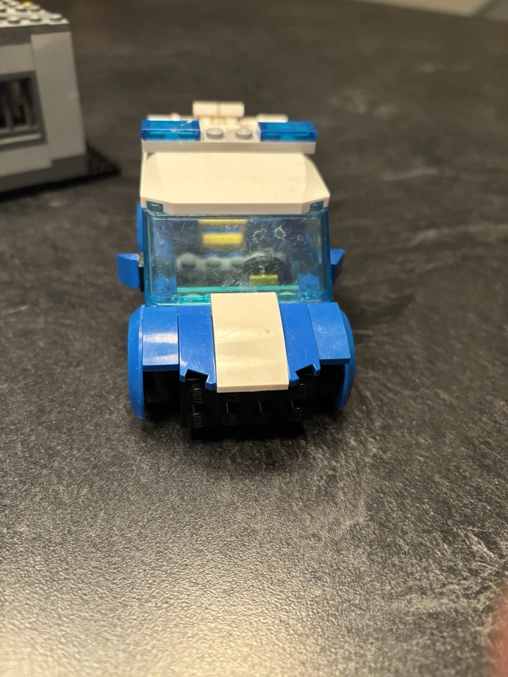 LEGO CITY: полицейский участок (60316) в основном полный включает собаку и 3 минифигурки - Изображение 3 из 4