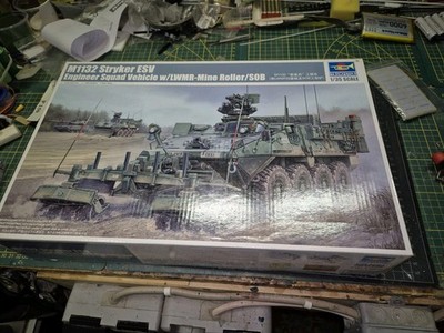 Trumpeter 01574 M1132 Stryker ESV Engineer Sqad Vehicle w/LWMR-Mine Roller/SOB