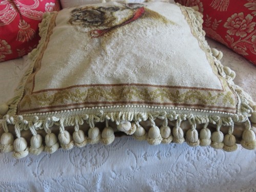 Wunderschönes französisches zierliches Kissen im Aubusson-Stil Nadelspitze niedlicher Mops Hund - Bild 10 von 11