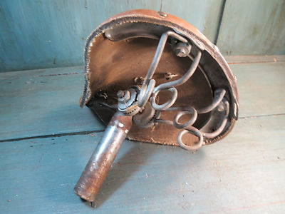 Selle de vélo WOLBER des années 30. Pièces de vélo anciennes