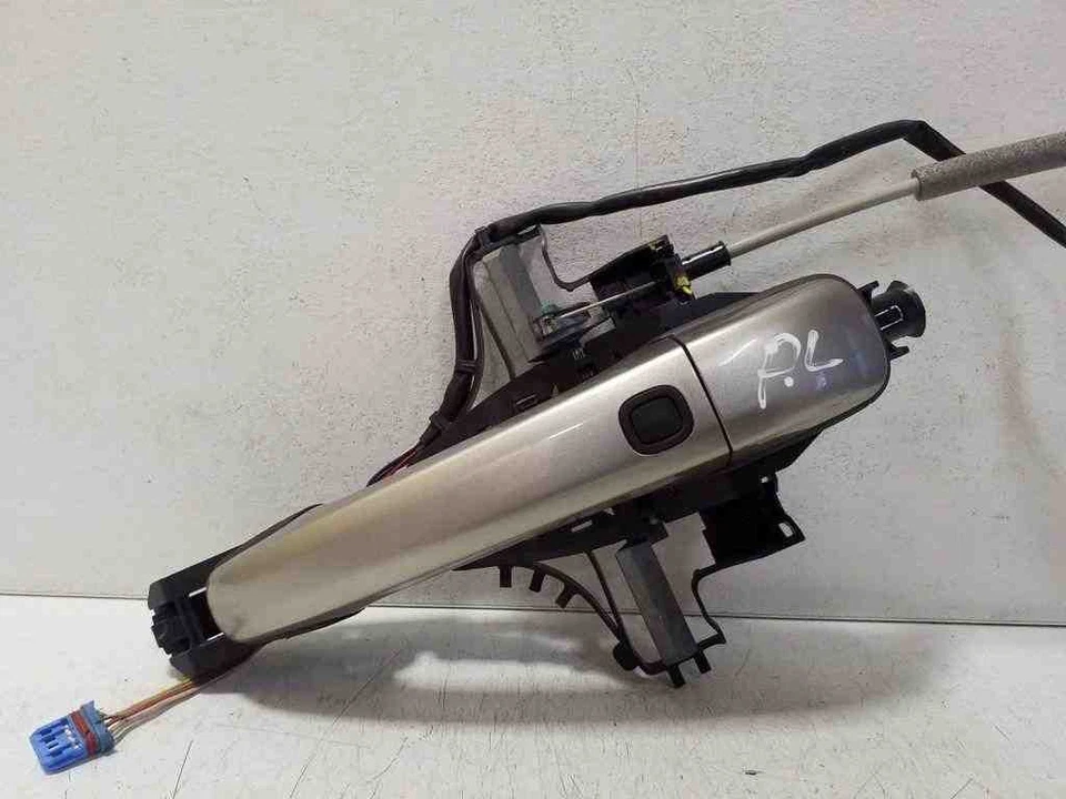 Empuñadura exterior puerta izquierda VOLVO XC60 30784204 2.0 diésel 120kw 2012 32166709 Foto 2 de 4