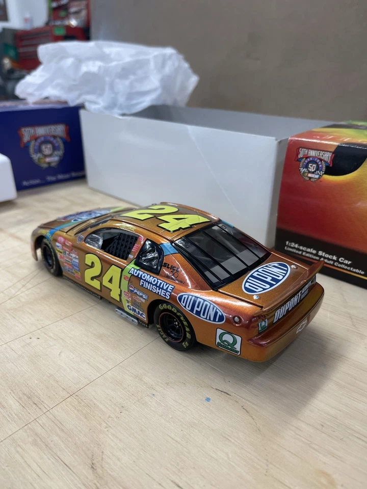 1998 Action Jeff Gordon #24 DuPont Chromalusion NASCAR DieCast 1:24 N1 - Image 4 of 4