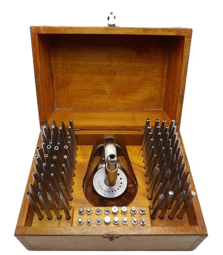 Lot De 17 Tasseaux Horloger – Pour Potence à River Et Chasser, Outillage Suisse
