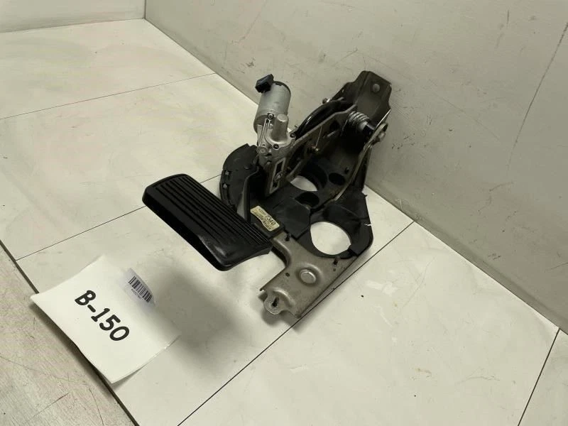 Chevrolet Suburban 1500 2012 conjunto de pedal de freno OEM+ Foto 2 de 4