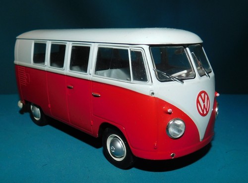 VOLKSWAGEN T1 KOMBI VW 1960 . HACHETTE Ech 1/24 . VITRINENZUSTAND - Bild 1 von 12