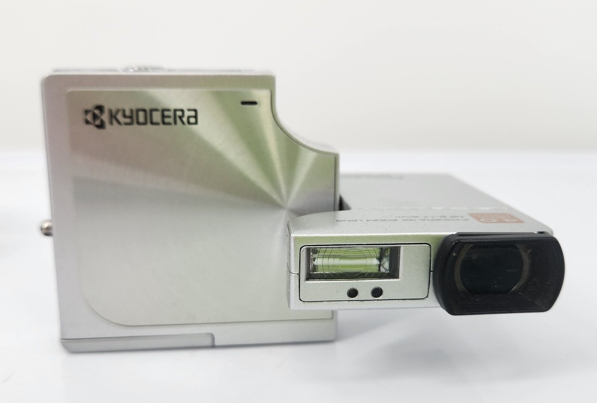 WORKS* KYOCERA SL400R Finecam 4 megapixels Silver Color WORKS* KYOCERA SL400R Finecam 4 megapixels Silver Color