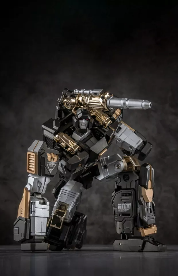 IN HAND Generation GT-11D Redbull G1 Sideswipe Bull Darknight Ver. Action Figure - Image 4 of 4