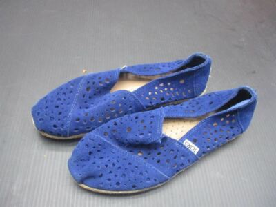 TOMS SIZE 7 WOMENS BLUE RUBBER CASUAL FLAT WALKING SUMMER SHOES 4L