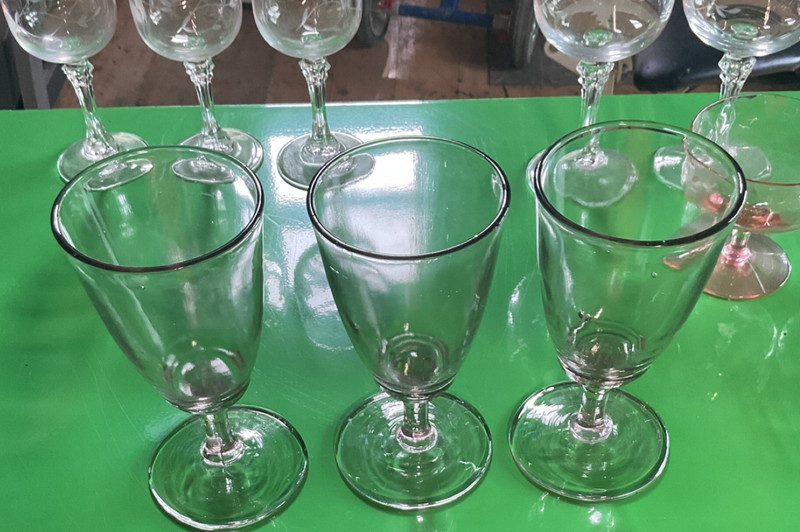 Stemmed Wine Glass Lot of 3 Clear Round Glass Drinking Glasses Goblets