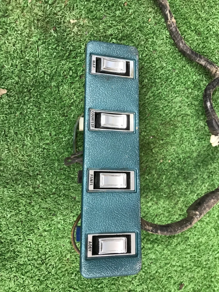 Mercury Cougar XR7 1969 1970 panel de interruptor de tablero central 69 70 Foto 2 de 4