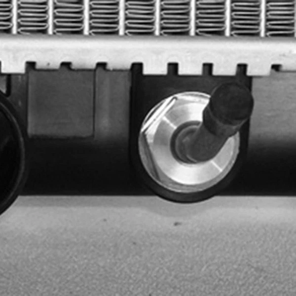 For Mitsubishi Eclipse 2001-2005 TYC 2410 Engine Coolant Radiator Foto 4 de 4