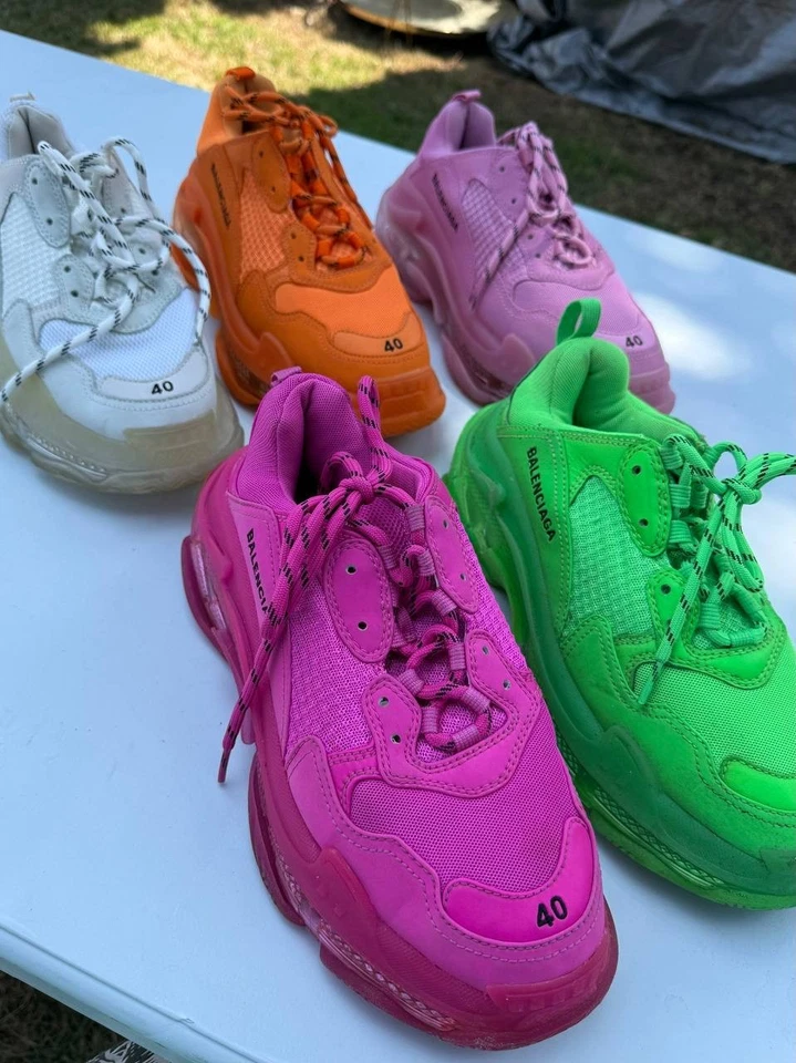 Talla 7M 10W Balenciaga Triple S original Foto 2 de 4