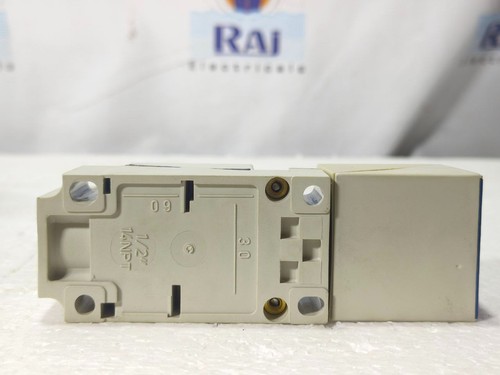 TELEMECANIQUE XS8-C40FP260H7 INDUCTIVE PROXIMITY SWITCH 24VDC-240VAC 50/60HZ - Picture 8 of 9