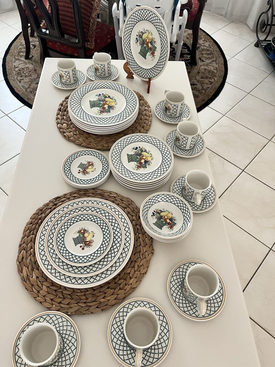 40 pc Villeroy & Boch “Basket” 5 Piece Place Settings