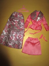 134) TRE VECCHI PEZZI VINTAGE DI BARBIE MOD OUTFIT PINK PARTY #7841 MATTEL 1974
