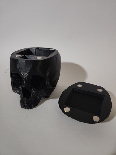 Skull Deck Box - Holds 100 Sleeved Cards - Perfect For MTG YUGIOH POKEMON - Picture 2 of 6