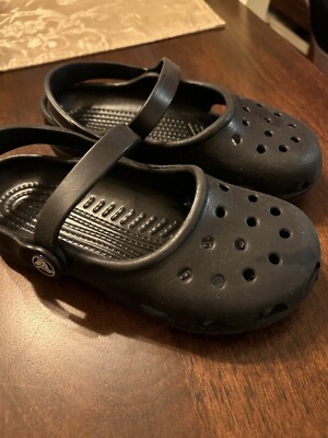 Pre Owned Black Youth Crocs Size 2-4