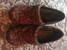 Women's Closed Back Cheetah Fabric Clogs- Size 9 M