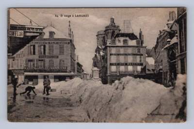 Snowy Town Center ''Il Neige a LANGRES France'' Antique Grand Est Postcard 1910s