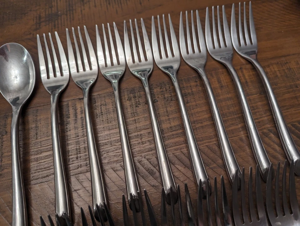 36 x Towle Wave Flatware Knife Fork Spoon - Image 2 of 4