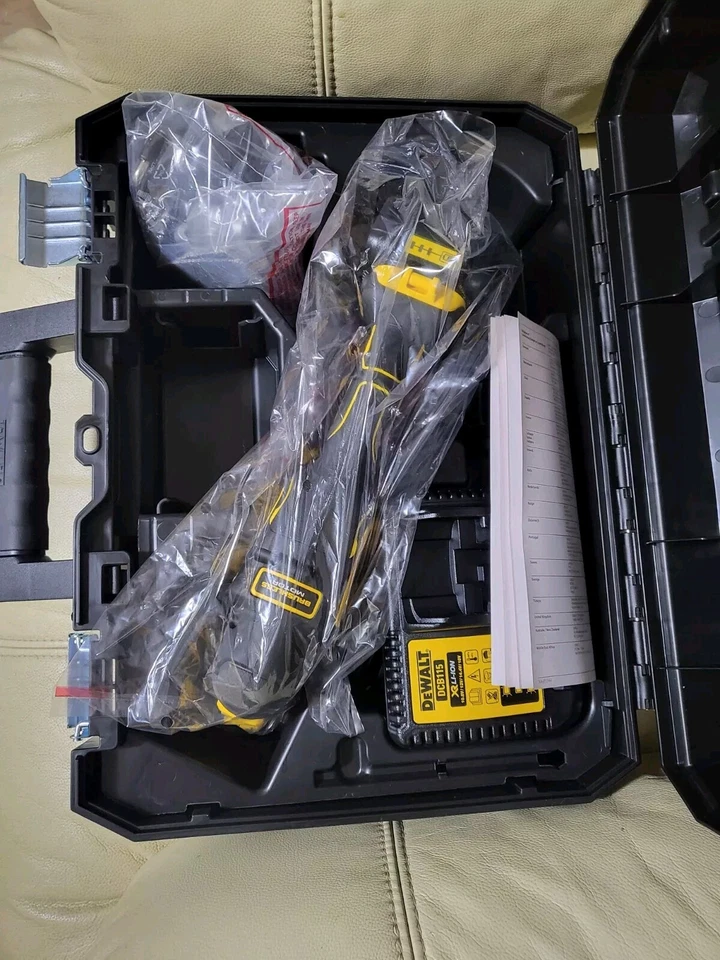 DeWalt DCS355M1 18V XR Li-ion Brushless Multi Tool 1 x 4Ah TStak + Accessories - Image 3 of 3