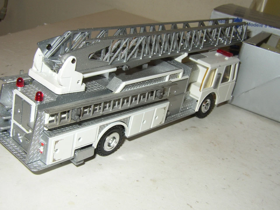 Conrad 5506 Fire Engine White Aerial Ladder Truck Die-cast West Germany 1:50 - Image 3 of 4