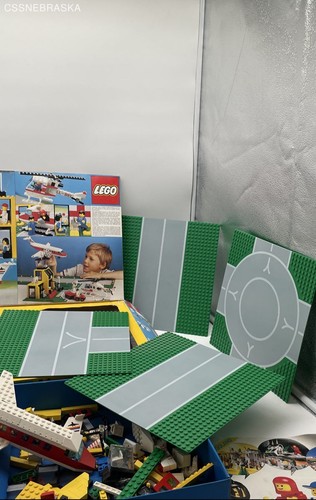 LEGO 6392 Classic Town Airport Set from 1985 - Picture 8 of 12